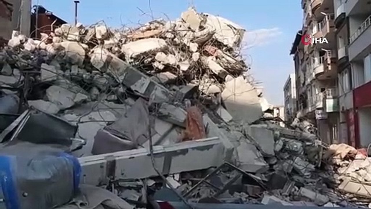 Depremde evladını kaybeden anne: Çocuğum benden reçel istedi. Reçeli alamadan onu toprağa verdim