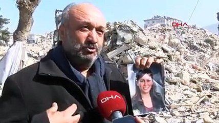 Acı bekleyiş! Elinde fotoğrafla gece-gündüz enkaz başında