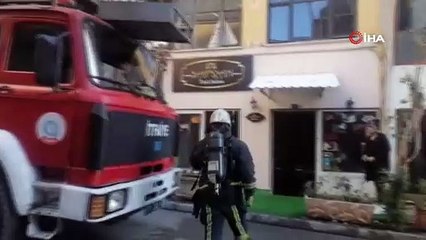 Antalya'da yangın çıktı. Sokak dumana boğuldu