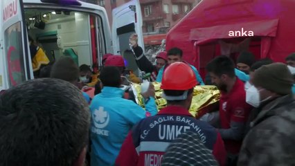 Antakya'da 182'nci saatte gelen mucize... Eyüp ve Harun isimli kardeşler ile Kaan enkazdan sağ çıkarıldı