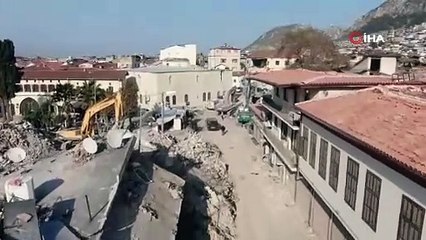 Hatay'da "dünyanın aydınlatılan ilk caddesi" yerle bir oldu