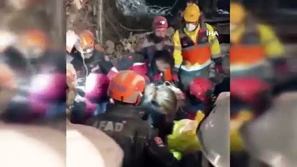 258'inci saatte Neslihan Kılıç isimli vatandaş kurtarıldı. İnanılmaz kurtuluş