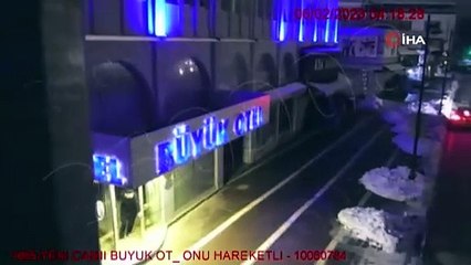 Malatya'da binaların domino taşları gibi sırayla yıkılma anı güvenlik kamerasına yansıdı