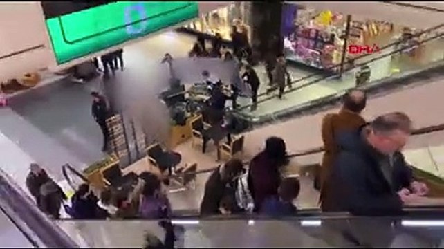 AVM'de ayağı yürüyen merdivene sıkışan filipinli çocuğun üç parmağı koptu