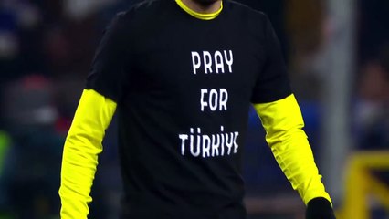 İtalyan taraftarlar 'Çalhanoğlu bizden biri' pankartı açtı. Türkiye'ye destek mesajı verdi