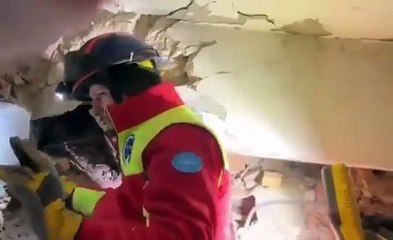 Zeynep Hanım, Daniel burada korkma...  Almanya’dan gelen kurtarma ekibi öğrendiği Türkçe kelimelerle seslendi