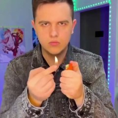 Bütün sihirbazlık hilelerini tek tek anlattı. Artık herkes sihirbaz olabilir