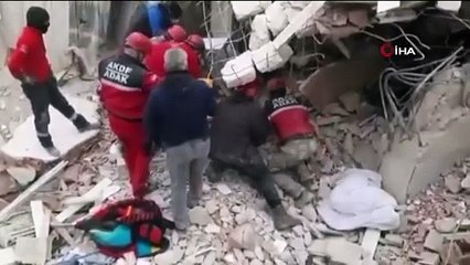 Kurtarma ekibi böyle enkaz altında kaldı