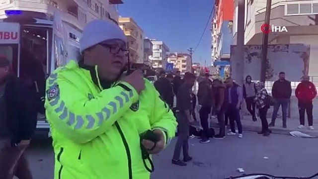 Hafif ticari araçla motosiklet çarpıştı: 2 yaralı