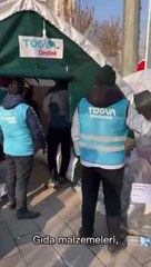 TÜGVA’nın nazik çocukları 200 Ml’lik meyve suyu için elden ele zincir kurdular. Aman dikkat edin beliniz incinmesin