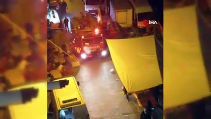 İtfaiye semt pazarından geçemedi. Zor anlar kameralara böyle yansıdı