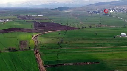 Depremden sonra yaşanan fay kırığı böyle görüntülendi