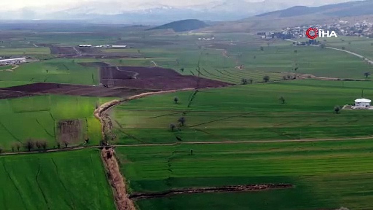 Depremden sonra yaşanan fay kırığı böyle görüntülendi