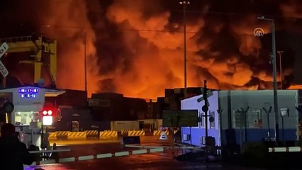 İskenderun limanı yanıyor kendi haline terk edildi