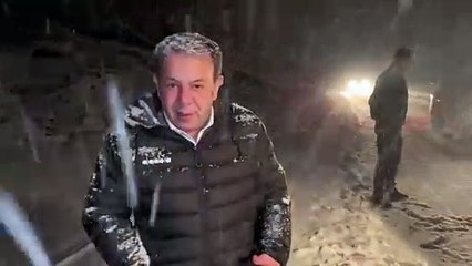 Birkaç kişilik AFAD görevlisinden başka kimse yok burada. Binlerce vatandaşımız enkaz altında. Bolu belediye başkanı Tanju Özcan açıkladı