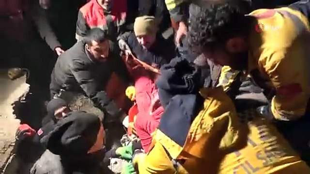 41 saat sonra enkazdan sağ çıkarıldı. İlk sözü ‘Hakkınızı helal edin. Öleceğim sandım’ oldu