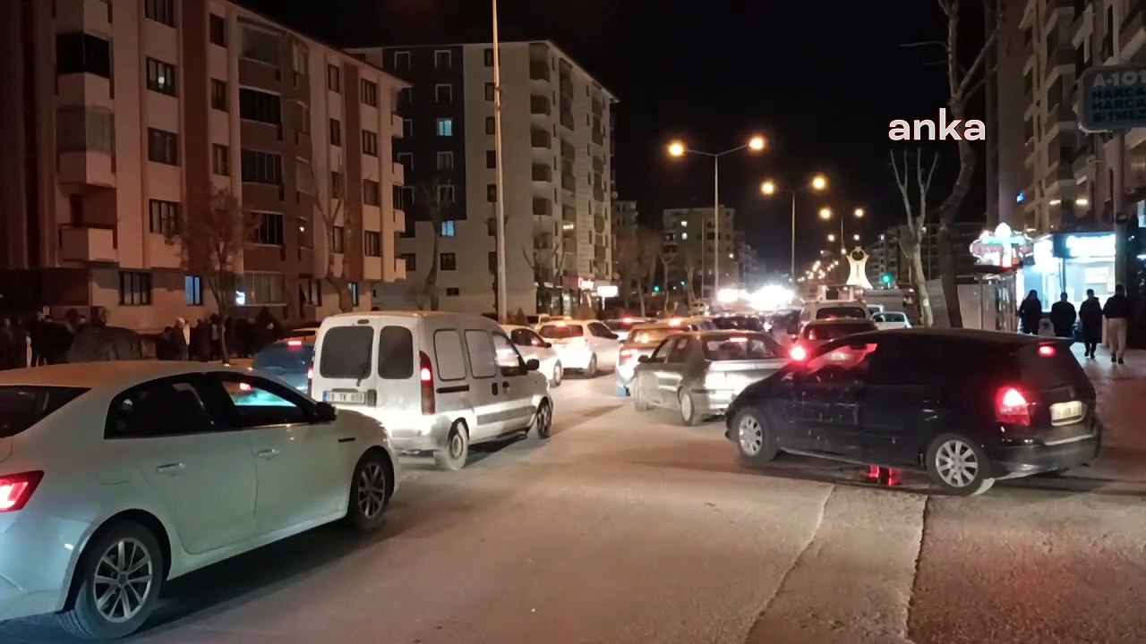 Çorum'da dün gece 3 deprem meydana geldi. Çok sayıda vatandaş geceyi dışarıda geçirdi