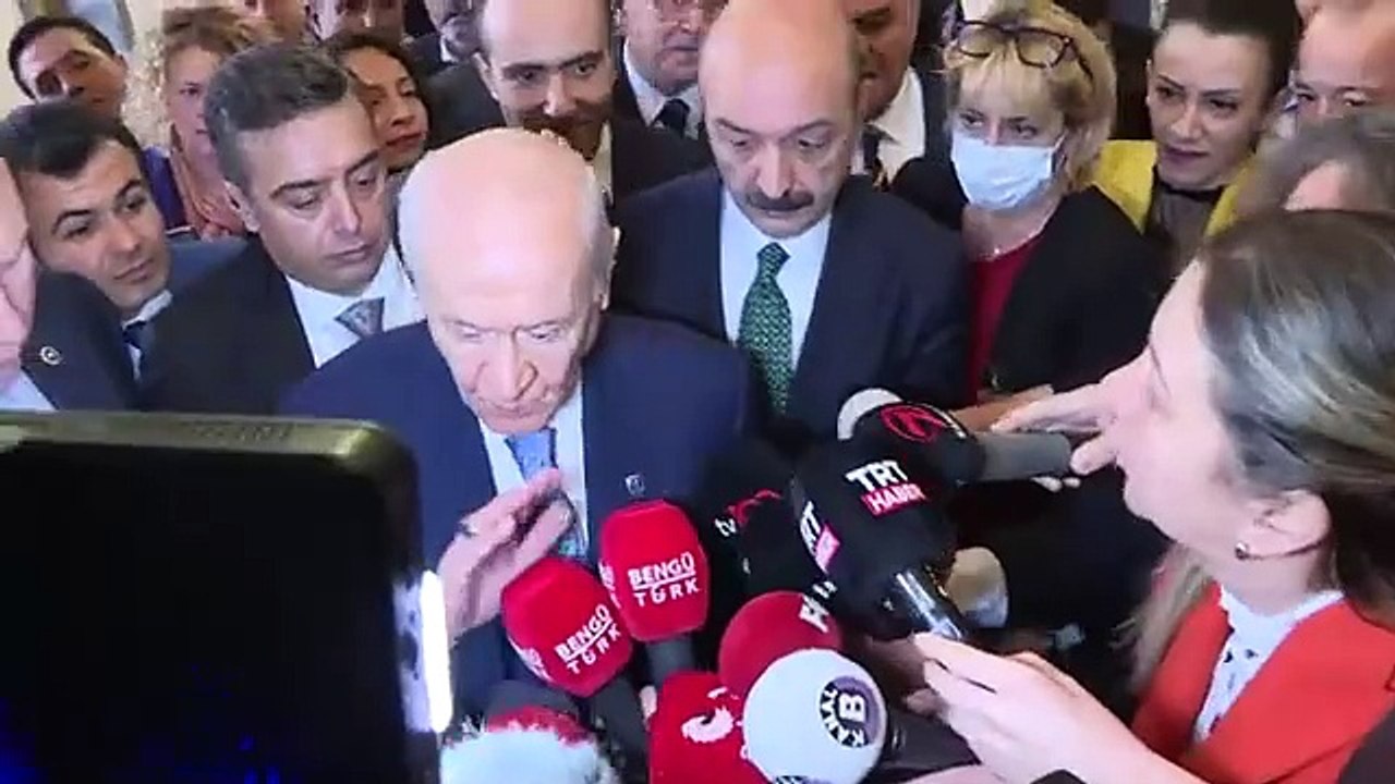 Devlet Bahçeli Sinan Ateş cinayetini soran gazeteciyi ‘İşine bak' diye tersledi