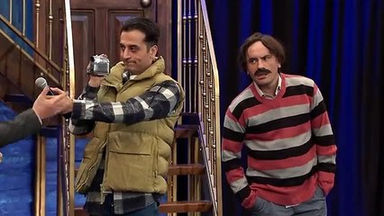 Türkiye'nin ihtiyacı olan süper kahramanı Güldür Güldür Show açıkladı. Çıkar telefonunu diyen amcalar kaçacak yer arayacak