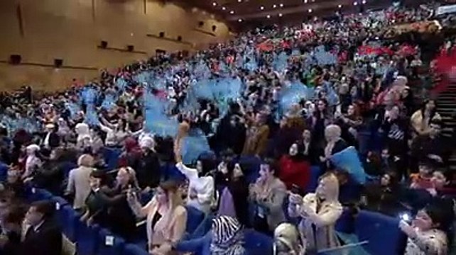 Meral Akşener Diyarbakır'da konuştu: Milleti yoksullukta ve açlıkta eşitlediler