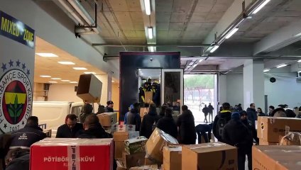 Fenerbahçe'nin depremzedeler için ilk tırı yola çıkıyor