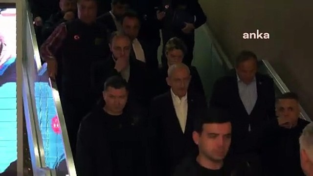 Kılıçdaroğlu AFAD Genel Merkezi'nde Fuat Oktay ile görüştü. Randevu talebinin reddedildiğini söylemişti