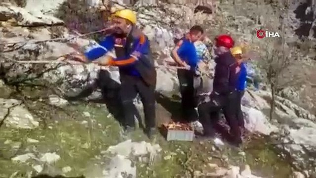 500 metrelik uçurumda kurtarma operasyonu