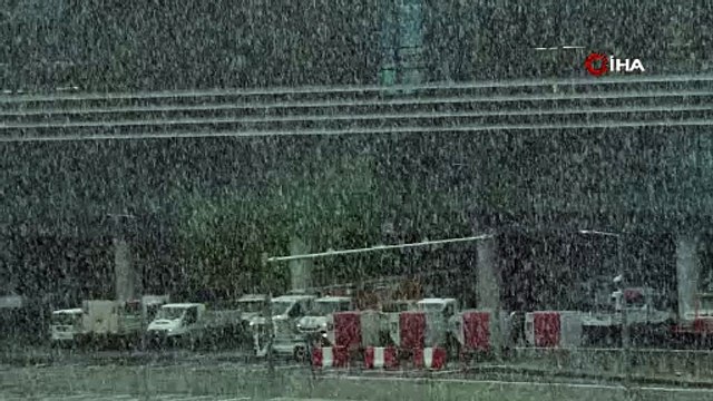 İstanbul Havalimanı'nda kar bastırdı. Birçok araç kaza yaptı