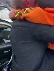 Hatay'da enkaz altındaki çocuklarını cebindeki bisküvi ile bekleyen çaresiz baba, oğluna kavuştu