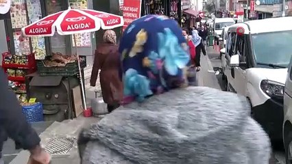 Marketin camlarını çekiçle kırdı tutuklandı