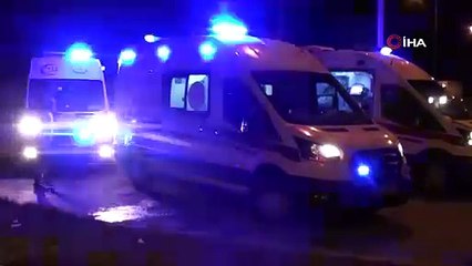 Otomobil bariyerlere çarparak takla attı: 3 yaralı