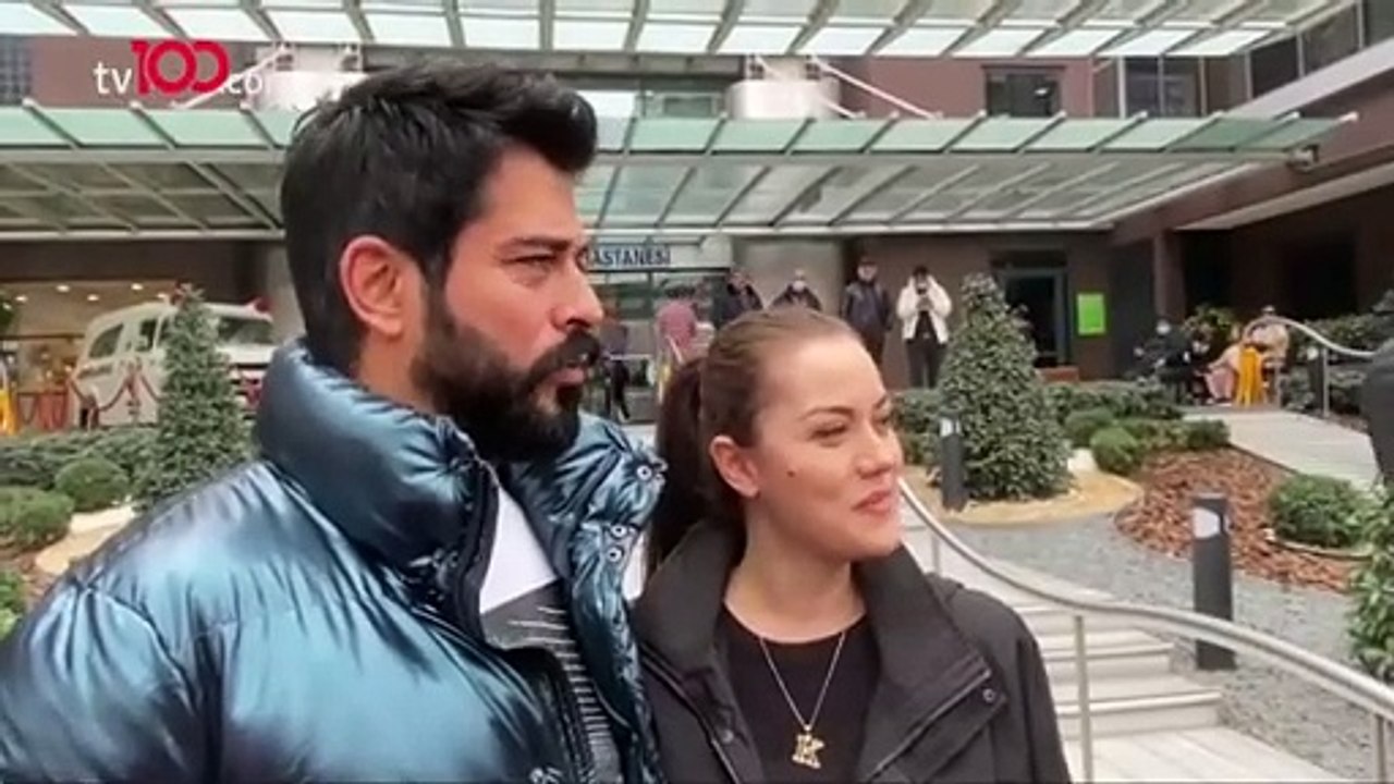 Burak Özçivit ile Fahriye Evcen ikinci bebekleri Kerem ile ilk kez görüntülendi