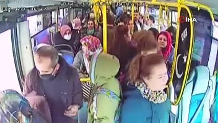 Yolculara küsen şoför otobüsü terk etti. Vatandaşlar  şoförü şekerle ikna etmeye çalıştı
