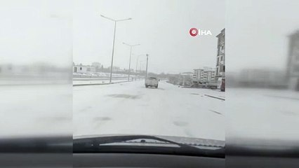 Karlı yollarda pikapla drift yaptı