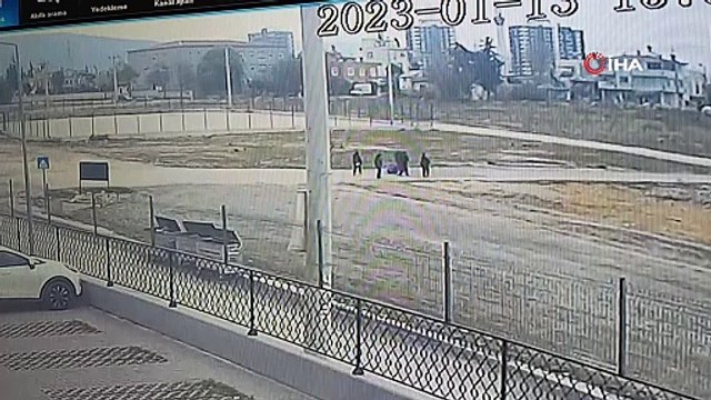 Hızını alamayan araç öğrencilerin arasına daldı: 1'i ağır 3 yaralı