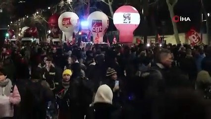 Fransa’da emeklilik reformu protestosuna gazlı müdahale: 30 gözaltı