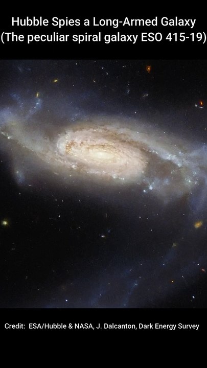 Hubble Uzay Teleskobu’ndan tuhaf keşif: Kollu galaksi