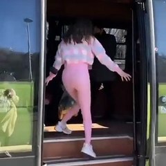 Dolmuşun içerisindeki hareketleri iki yaşlı adamı şok etti