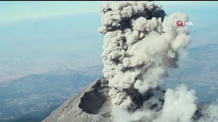 Öfkesi dinmeyen Popocatepetl Yanardağı havadan görüntülendi