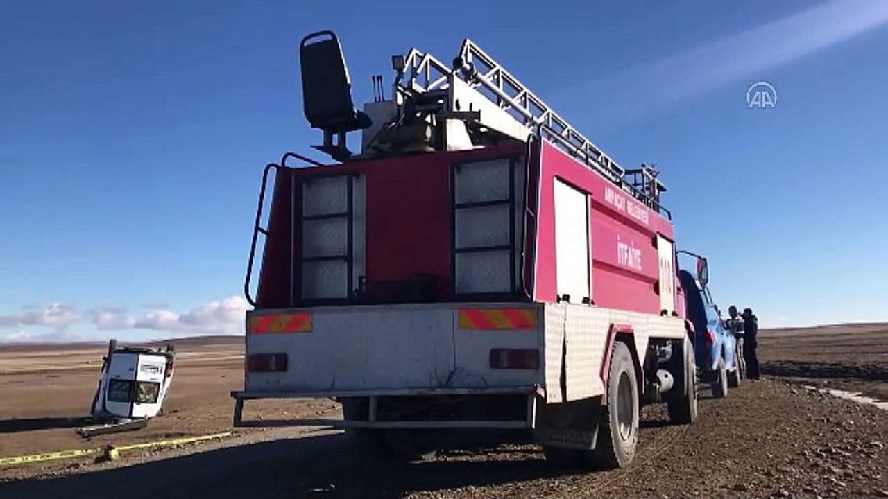 Son dakika... Kars'ta öğrenci servisi devrildi....