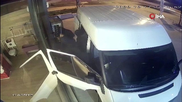 ‘Maskeli Beşler’ filmi gerçek oldu! 200 bin liralık malzeme çaldılar