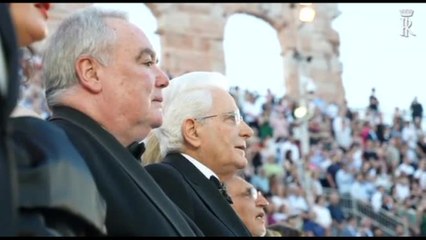 L'ovazione per Mattarella all'ingresso all'Arena di Verona