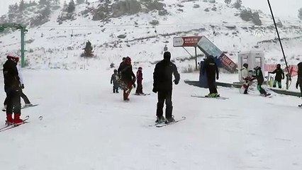 Kartalkaya'da kar yağışı aralıklarla devam ediyor