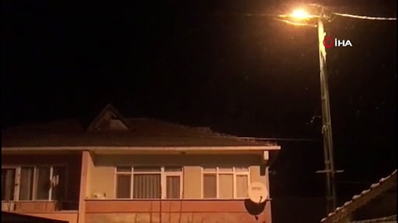 Bir anda bastırdı! İstanbul'a mevsimin ilk karı düştü