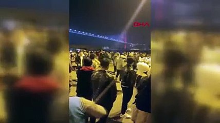 Bir yılbaşı klasiği. Kavgada kemerler havada uçuştu