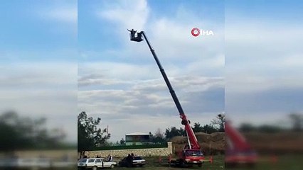 Vay maganda vay. Alkol alıp vincin tepesine çıkıp ateş etti