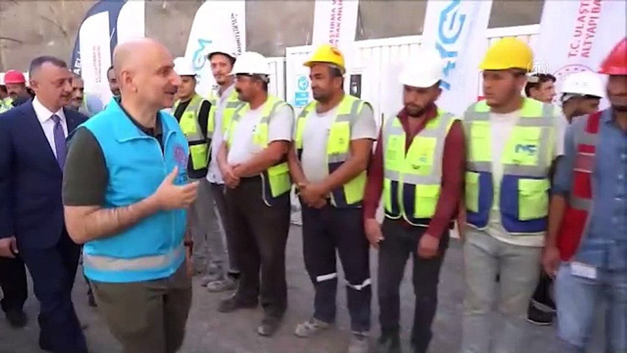 Bakan Karaismailoğlu'ndan 'Gebze OSB-Darıca Sahil Metro Hattı' açıklaması