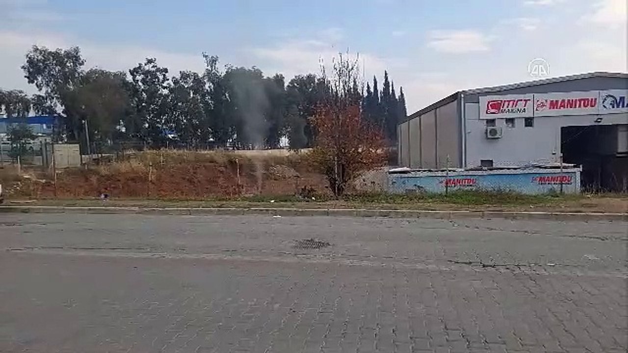İzmir'de kepçe doğalgaz borusunu deldi korkulu anlar yaşandı
