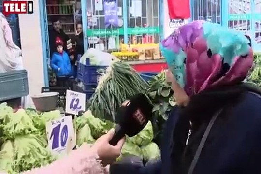 Fiyatların ucuz olduğunu söyleyen AKP’li kadını pazarcı yalanladı