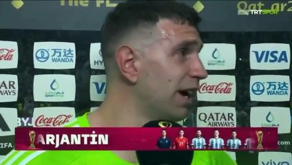 Arjantin'in kalecisi Martinez sevinçten ağladı. TRT spikeri daha çok ağladı